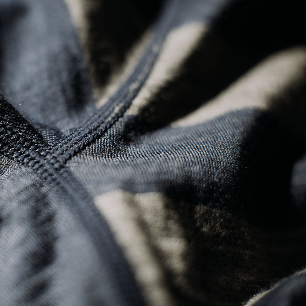 Isobaa | Mens Merino 180 Long Sleeve Crew (Denim/Charcoal) | Get outdoors with the ultimate Merino wool long-sleeve top.