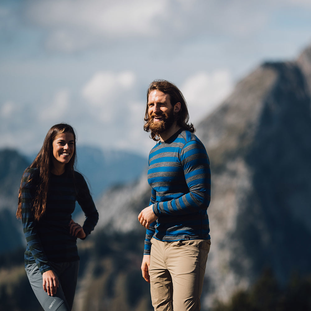 Isobaa | Mens Merino 180 Long Sleeve Crew (Smoke/Blue) | Get outdoors with the ultimate Merino wool long-sleeve top. | Model: Craig