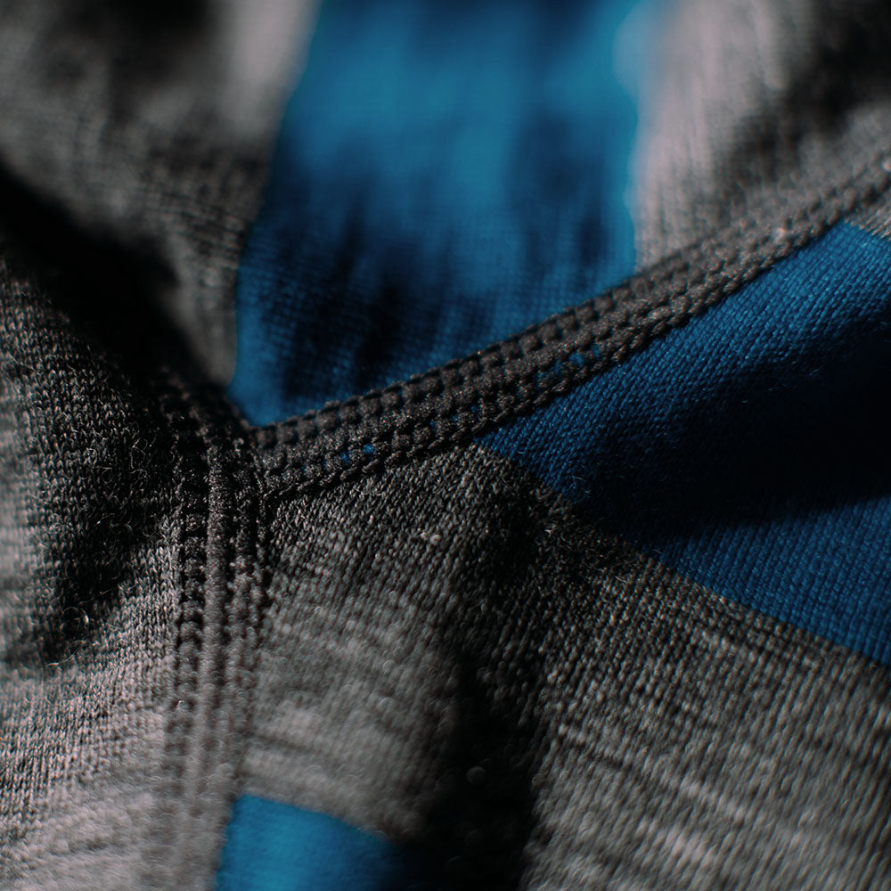Isobaa | Mens Merino 180 Long Sleeve Crew (Smoke/Blue) | Get outdoors with the ultimate Merino wool long-sleeve top.