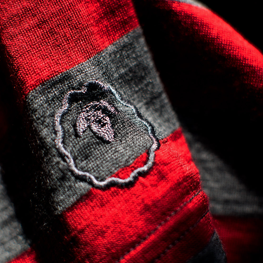 Isobaa | Mens Merino 180 Long Sleeve Crew (Smoke/Red) | Get outdoors with the ultimate Merino wool long-sleeve top.