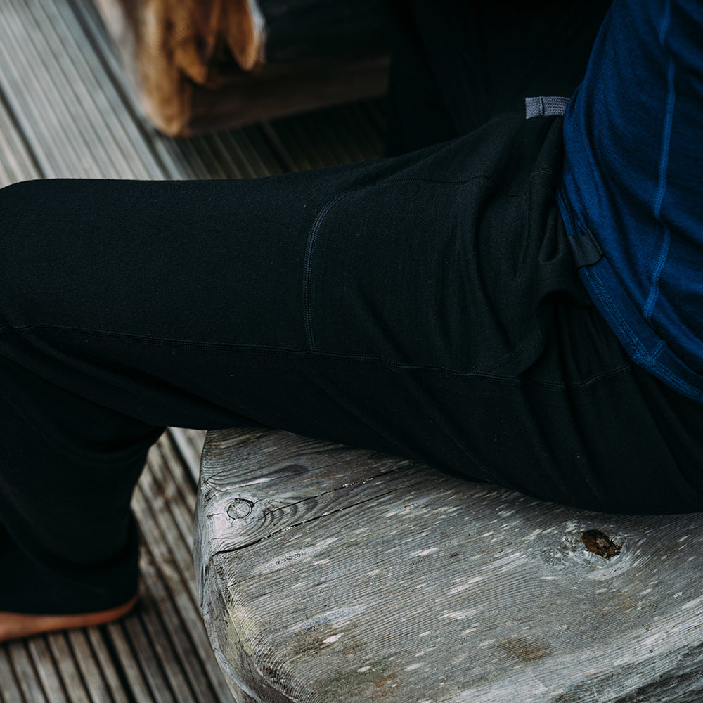 Isobaa | Mens Merino 260 Lounge Loose Joggers (Black/Smoke) | Isobaa 260gm Merino wool lounge joggers. | Model: Edirin