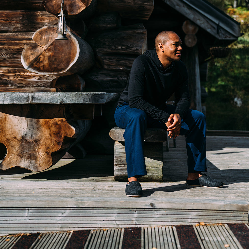 Isobaa | Mens Merino 260 Lounge Loose Joggers (Navy/Smoke) | Isobaa 260gm Merino wool lounge joggers. | Model: Edirin
