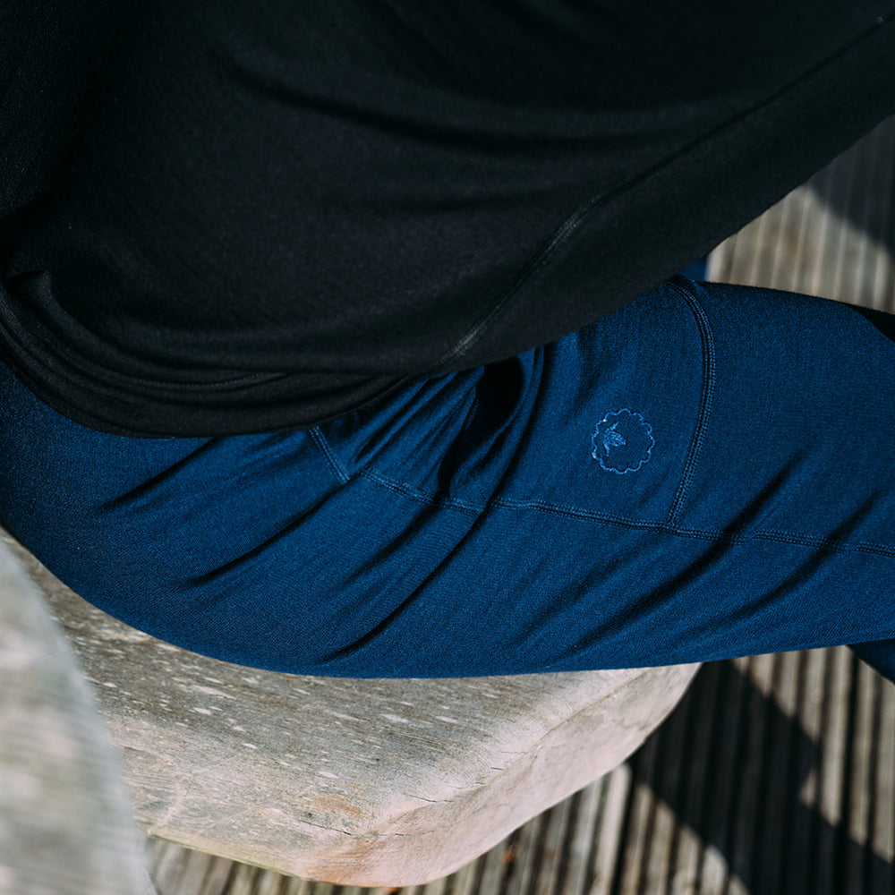 Isobaa | Mens Merino 260 Lounge Loose Joggers (Navy/Smoke) | Isobaa 260gm Merino wool lounge joggers. | Model: Edirin