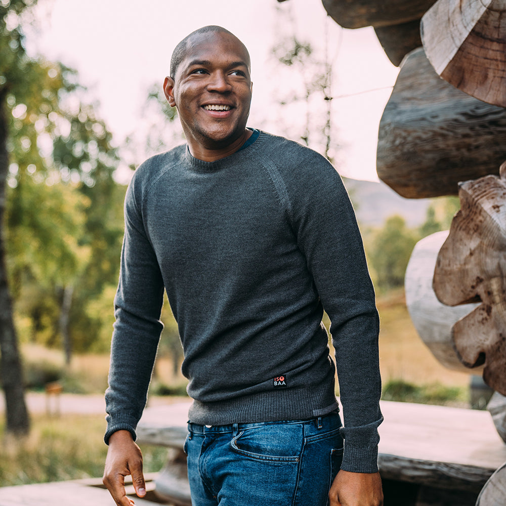 Isobaa | Mens Merino Moss Stitch Sweater (Smoke/Charcoal) | Discover timeless style and outdoor-ready comfort with our extrafine Merino wool crew neck sweater. | Model: Edirin
