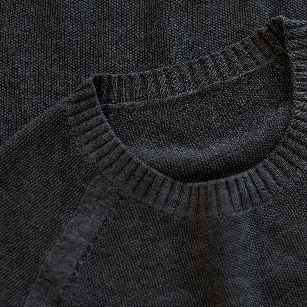 Isobaa | Mens Merino Moss Stitch Sweater (Smoke/Charcoal) | Discover timeless style and outdoor-ready comfort with our extrafine Merino wool crew neck sweater.