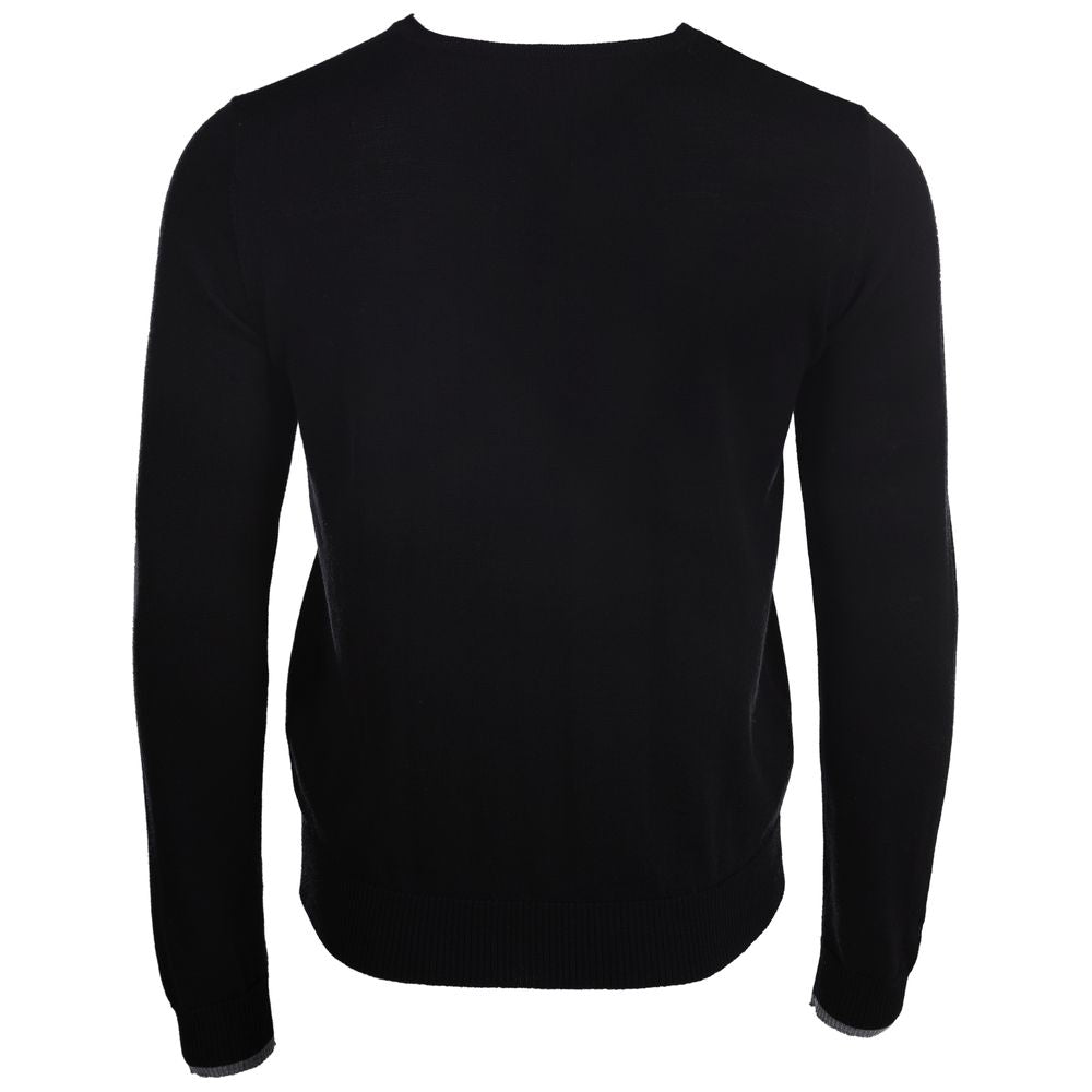 Isobaa | Mens Merino V Neck Sweater (Black) | Stay comfortable on the go with our V-neck sweater crafted from superfine Merino wool.