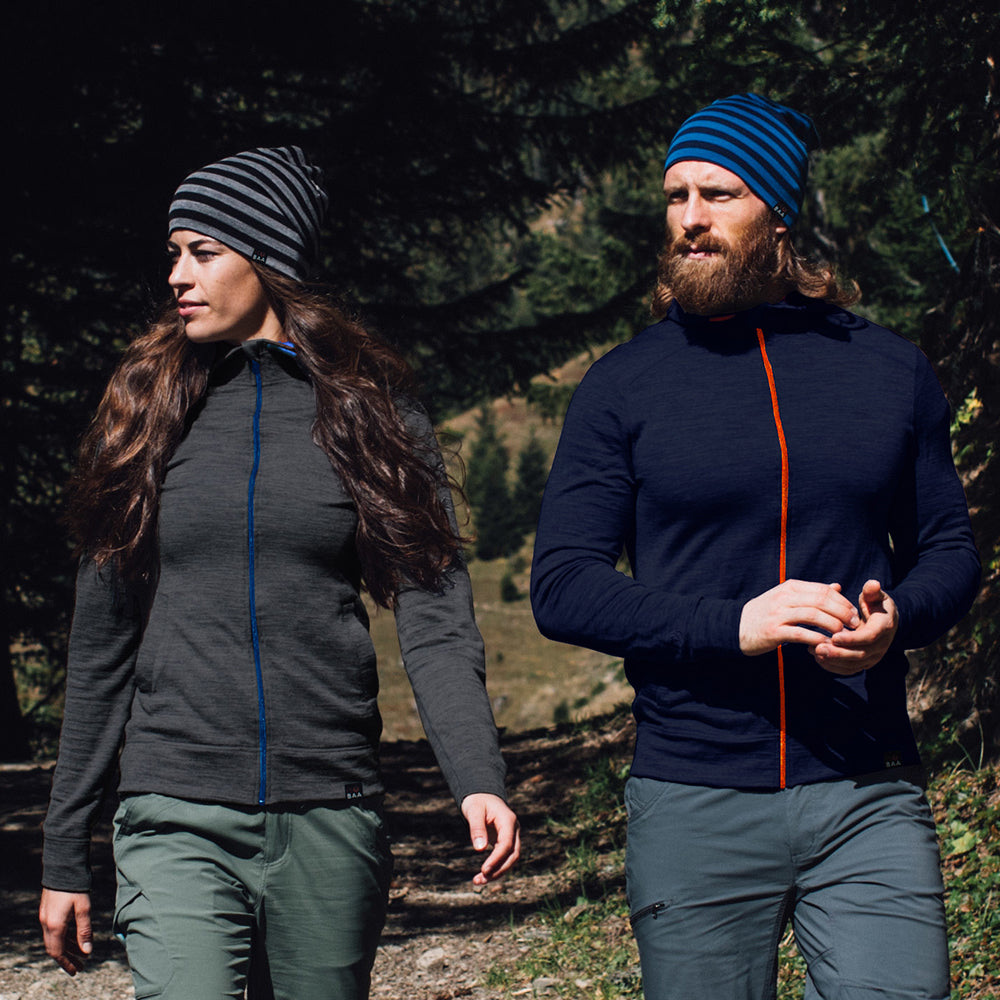 Isobaa | Merino 230 Beanie (Charcoal/Black) | Isobaa's double-layered Merino beanie is your key to warmth & comfort in any season.