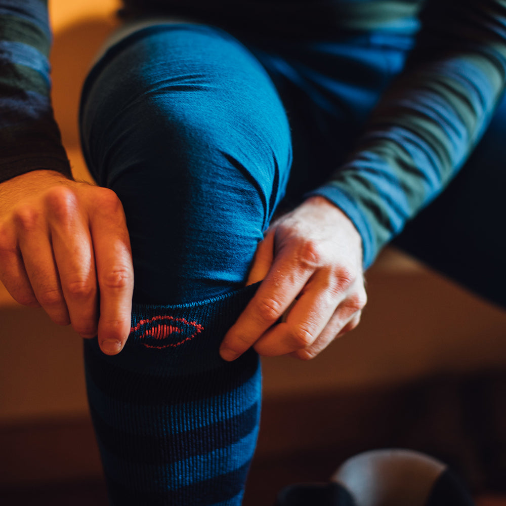 Isobaa | Merino Blend Ski Socks (Navy/Blue) | Dominate the slopes with Isobaa's mid-weight Merino blend ski socks.