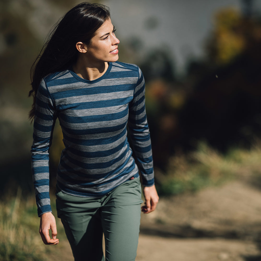 Isobaa | Womens Merino 180 Long Sleeve Crew (Denim/Charcoal) | Get outdoors with the ultimate Merino wool long-sleeve top.