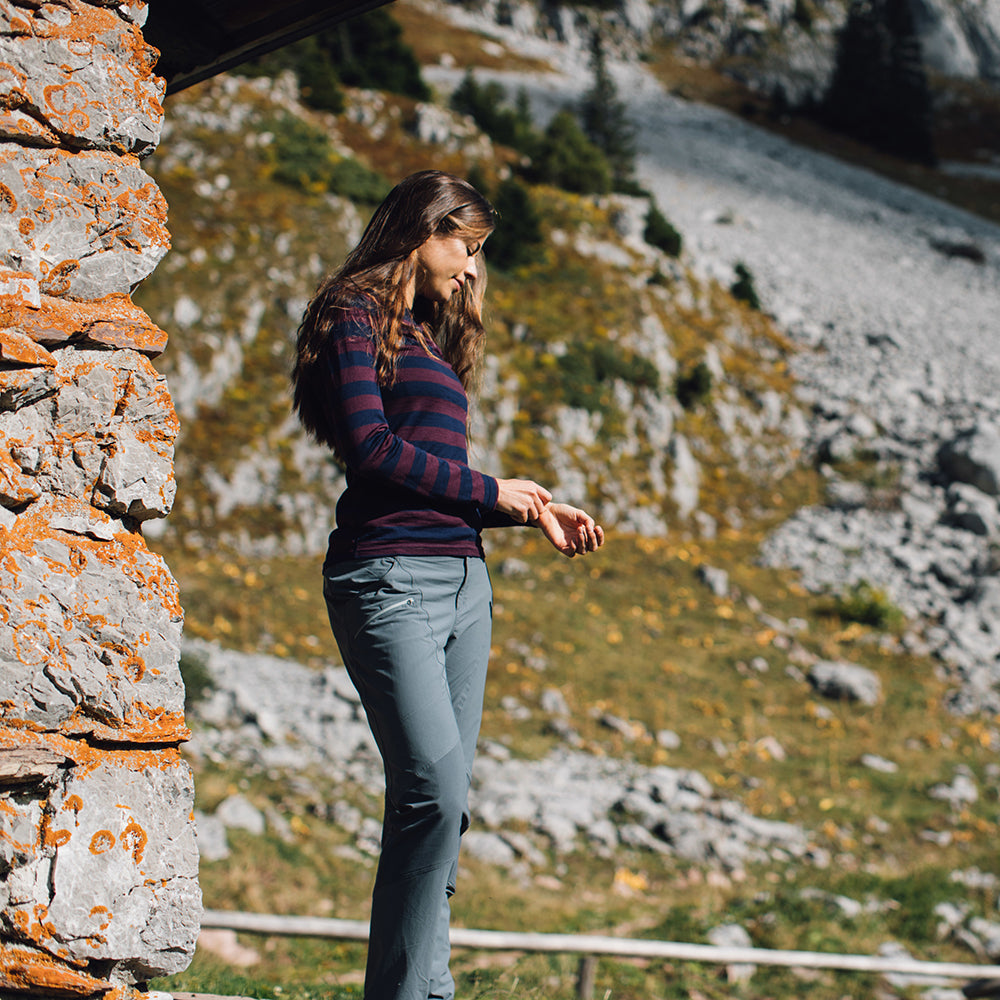 Isobaa | Womens Merino 180 Long Sleeve Crew (Navy/Wine) | Get outdoors with the ultimate Merino wool long-sleeve top. | Model: Jess