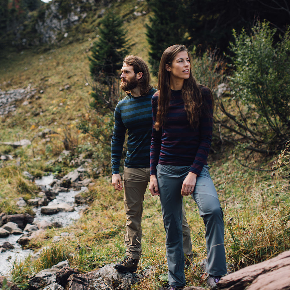 Isobaa | Womens Merino 180 Long Sleeve Crew (Navy/Wine) | Get outdoors with the ultimate Merino wool long-sleeve top. | Model: Jess