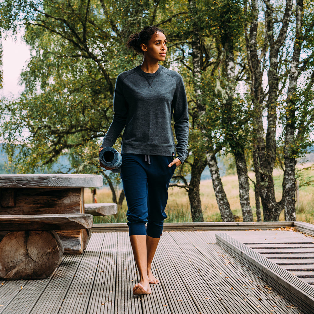 Isobaa | Womens Merino 260 Lounge Cuffed 3/4 Joggers (Navy/Smoke) | Ultimate comfort and performance with our superfine Merino cropped joggers. | Model: Micah