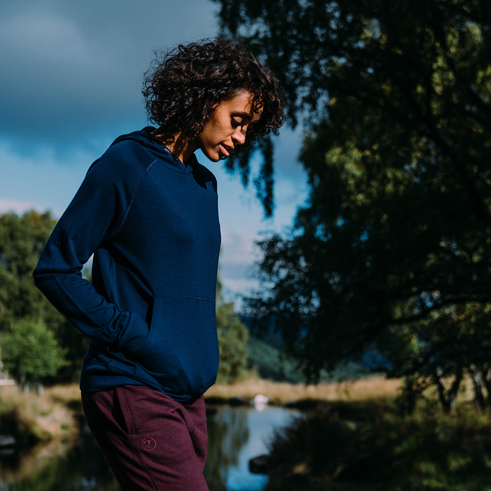 Isobaa | Womens Merino 260 Lounge Hoodie (Navy/Smoke) | Experience the best in comfort and performance with our midweight 260gm Merino wool pullover hoodie. | Model: Micah