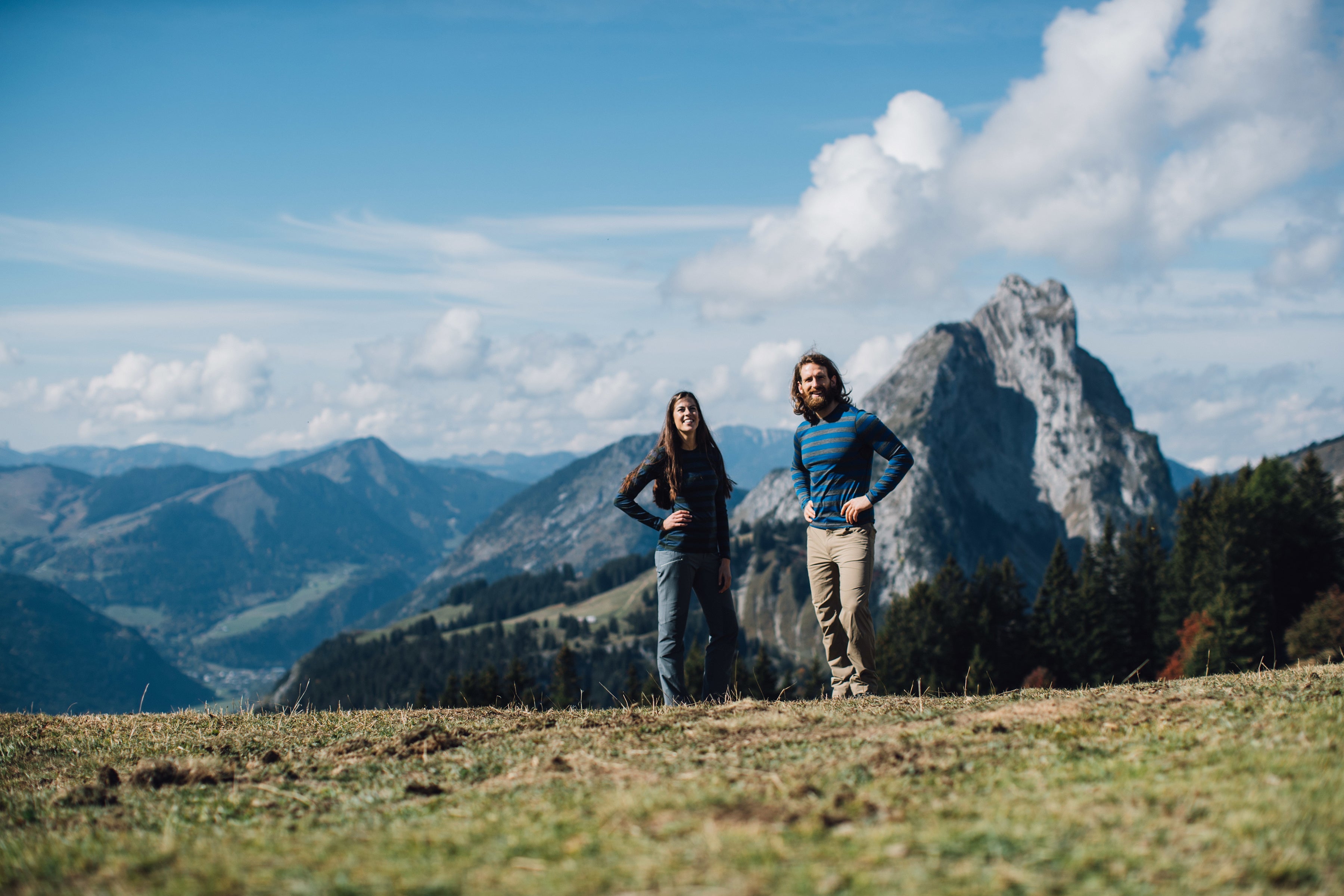 Isobaa Merino 180 Long Sleeve Crew on a sunny hillside overlooking mountain peeks