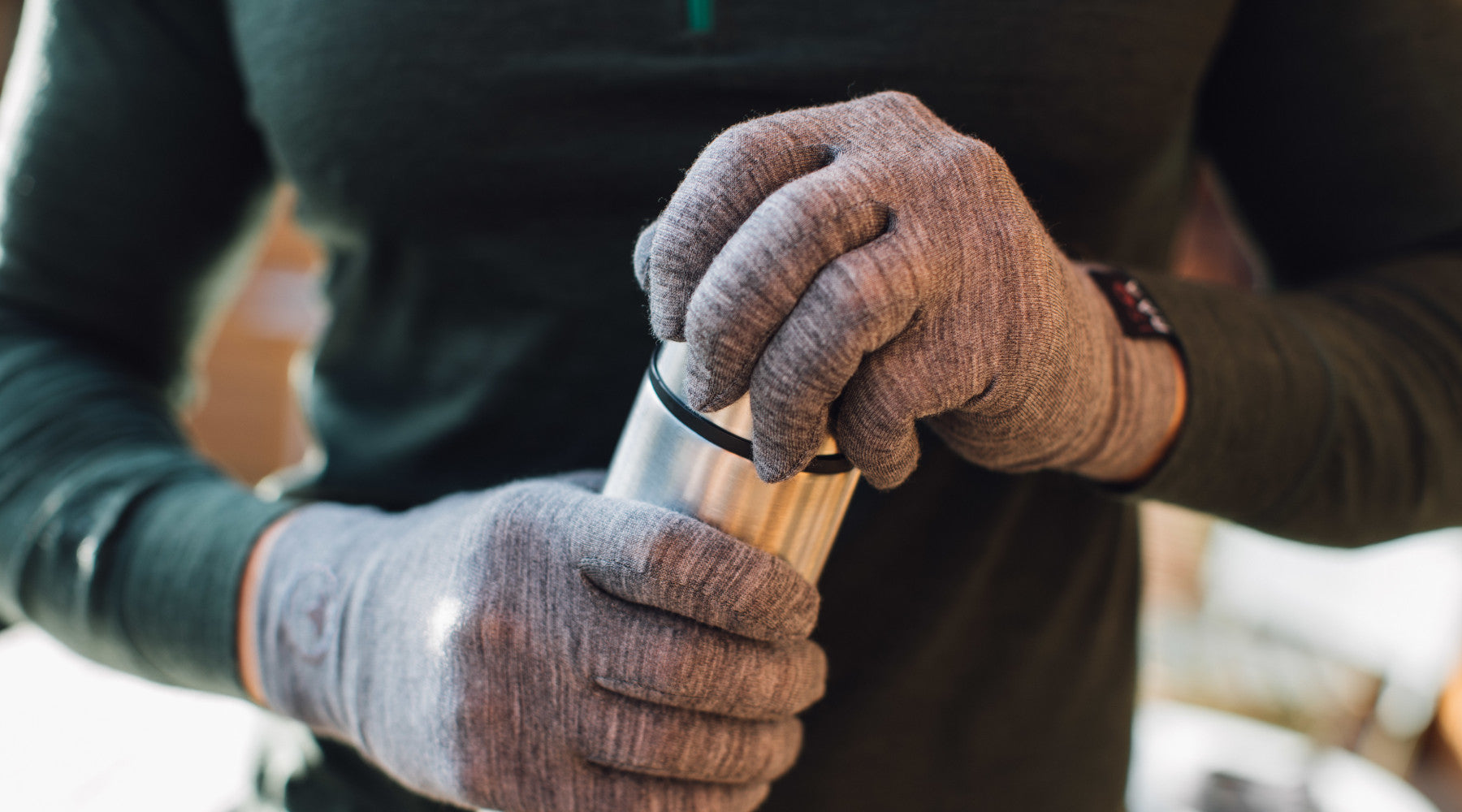 Isobaa Merino 180 Gloves opening a flask of tea