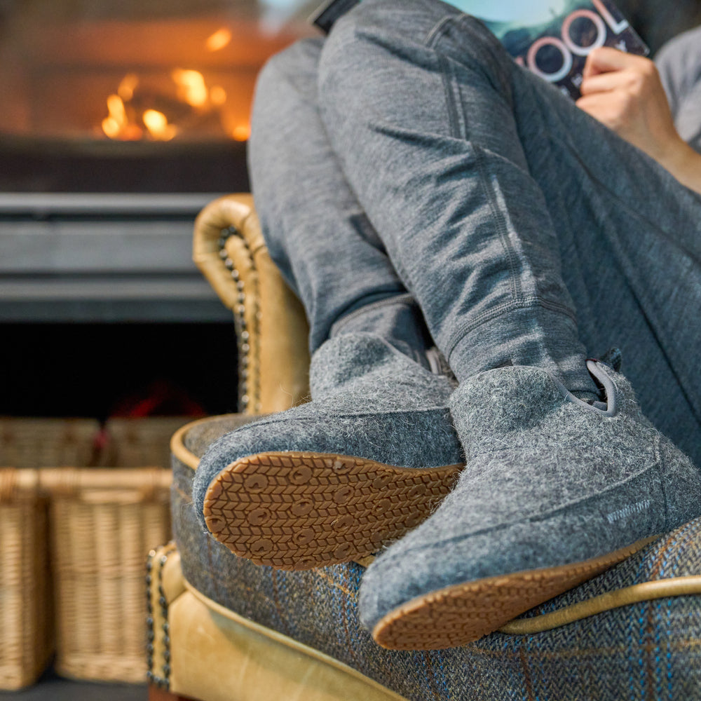 Isobaa | Merino Blend Slipper Boots (Charcoal) | Relax in comfort in an optimal blend of merino & polyester, offering both cosy warmth and lasting durability.