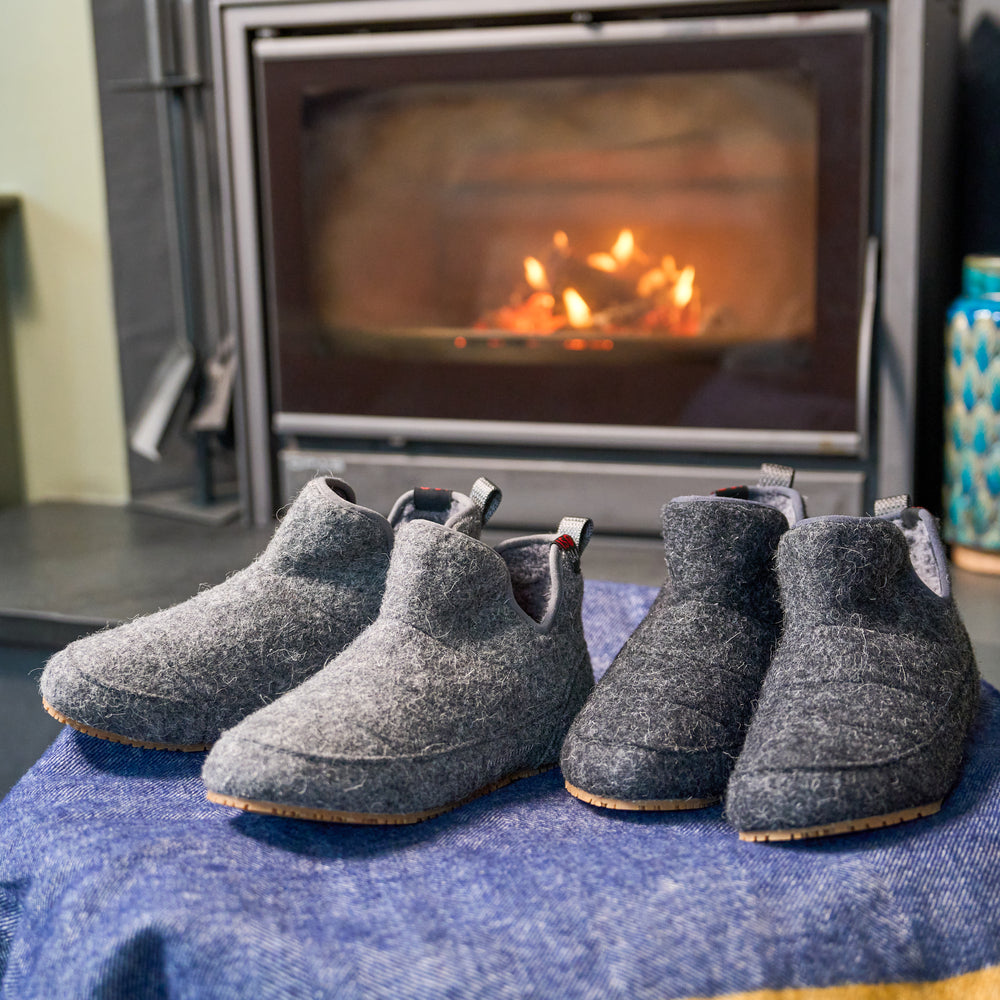 Isobaa | Merino Blend Slipper Boots (Charcoal) | Relax in comfort in an optimal blend of merino & polyester, offering both cosy warmth and lasting durability.