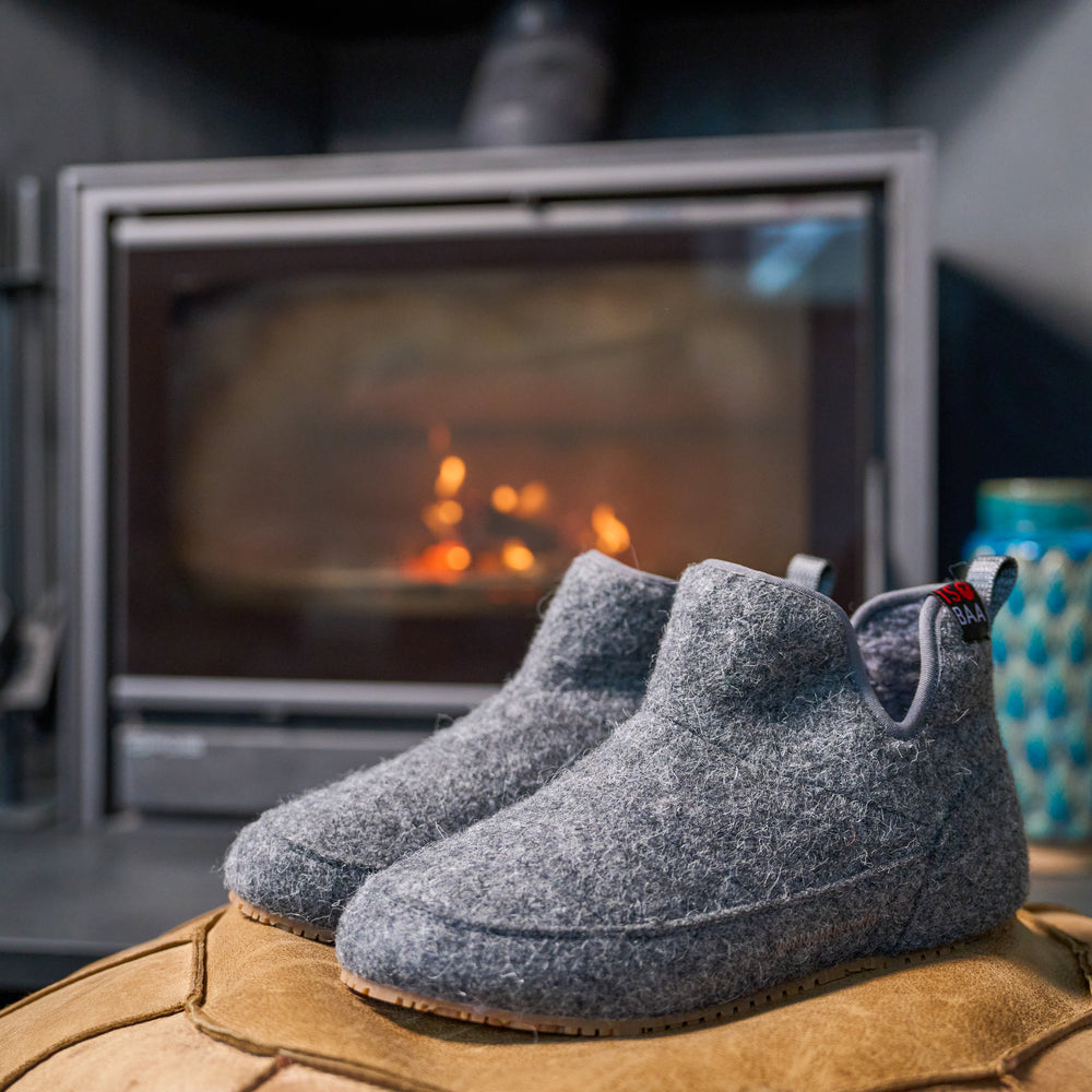 Isobaa | Merino Blend Slipper Boots (Charcoal) | Relax in comfort in an optimal blend of merino & polyester, offering both cosy warmth and lasting durability.
