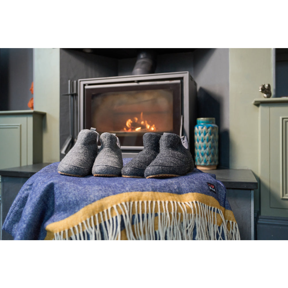 Isobaa | Merino Blend Slipper Boots (Smoke) | Relax in comfort in an optimal blend of merino & polyester, offering both cosy warmth and lasting durability.