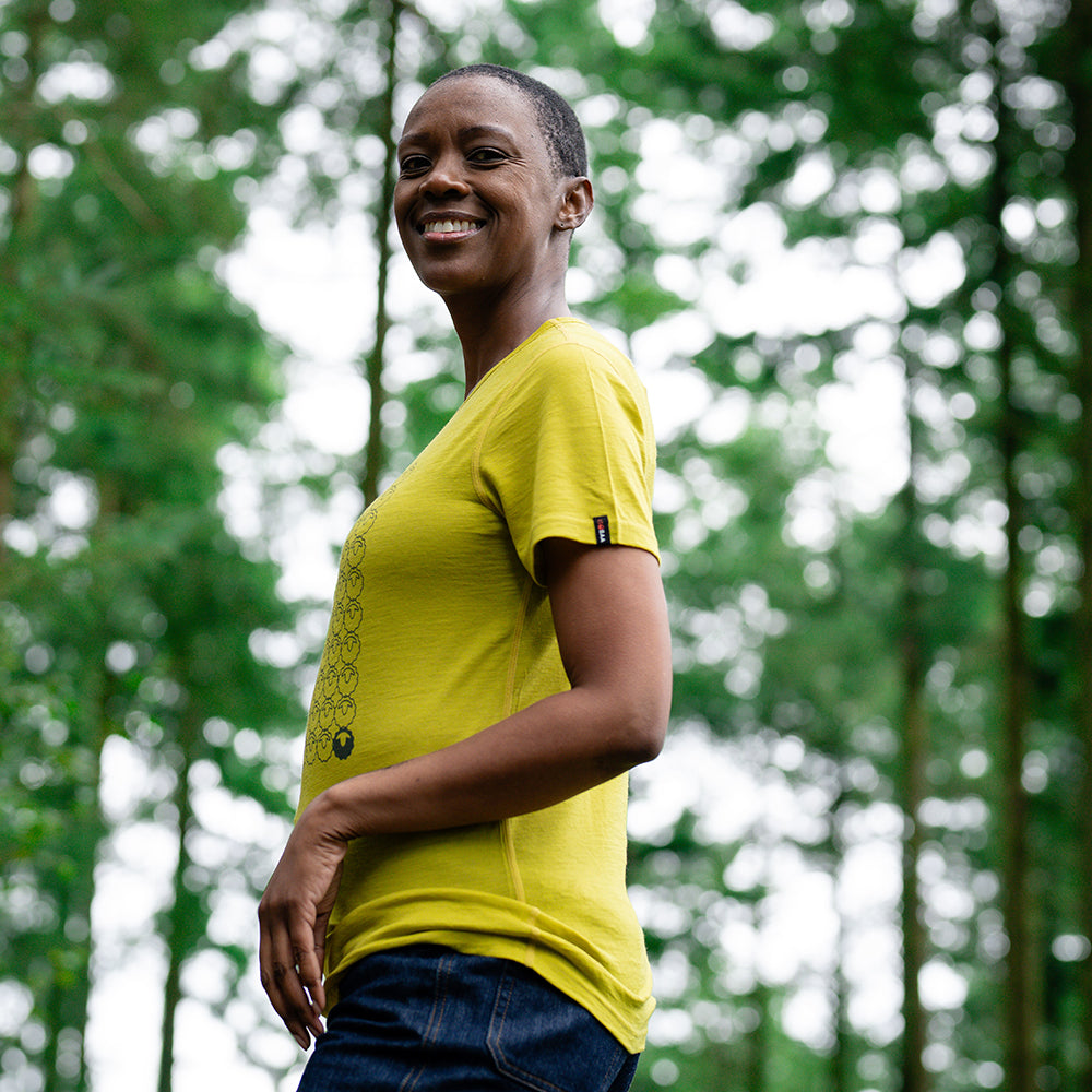 Isobaa | Womens Merino 150 Odd One Out Tee (Lime/Smoke) | Gear up for everyday adventures, big and small, with Isobaa's superfine Merino Tee.