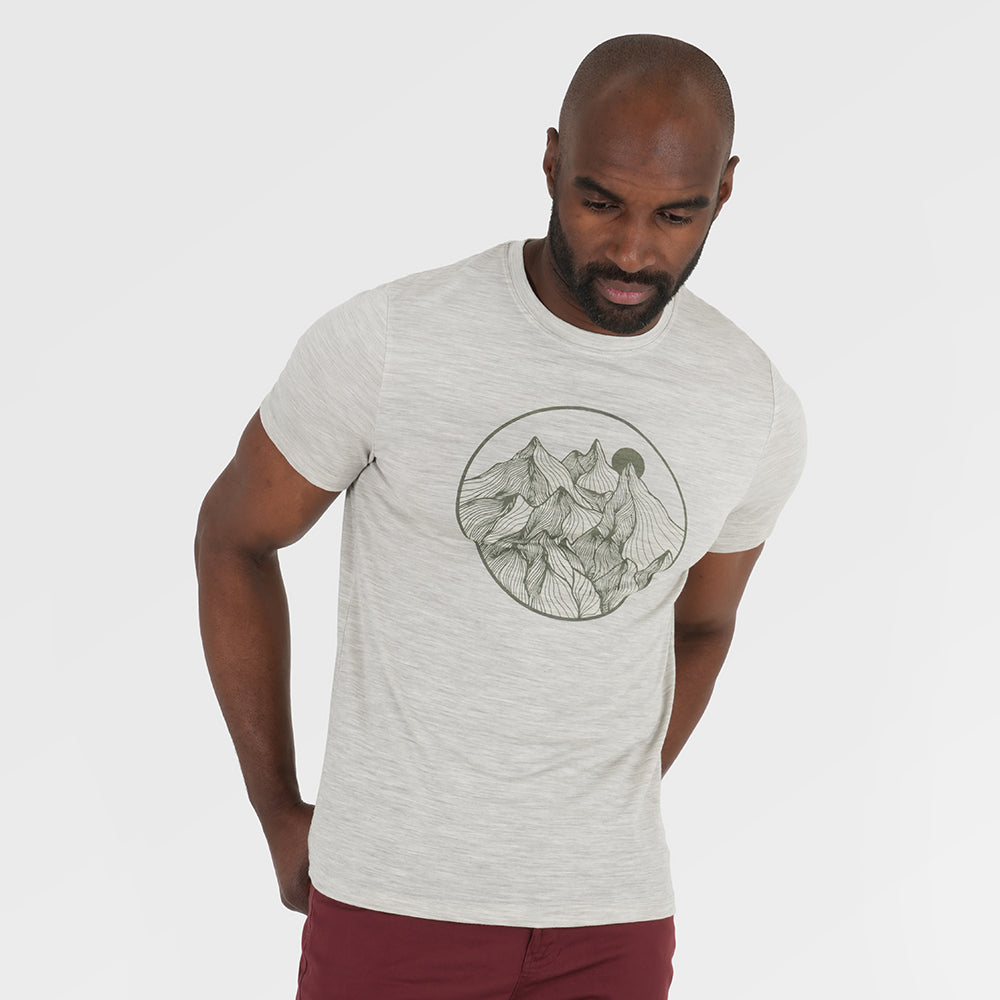 Mens Merino 150 Mountains Tee (Jute/Olive) | Model: Michael