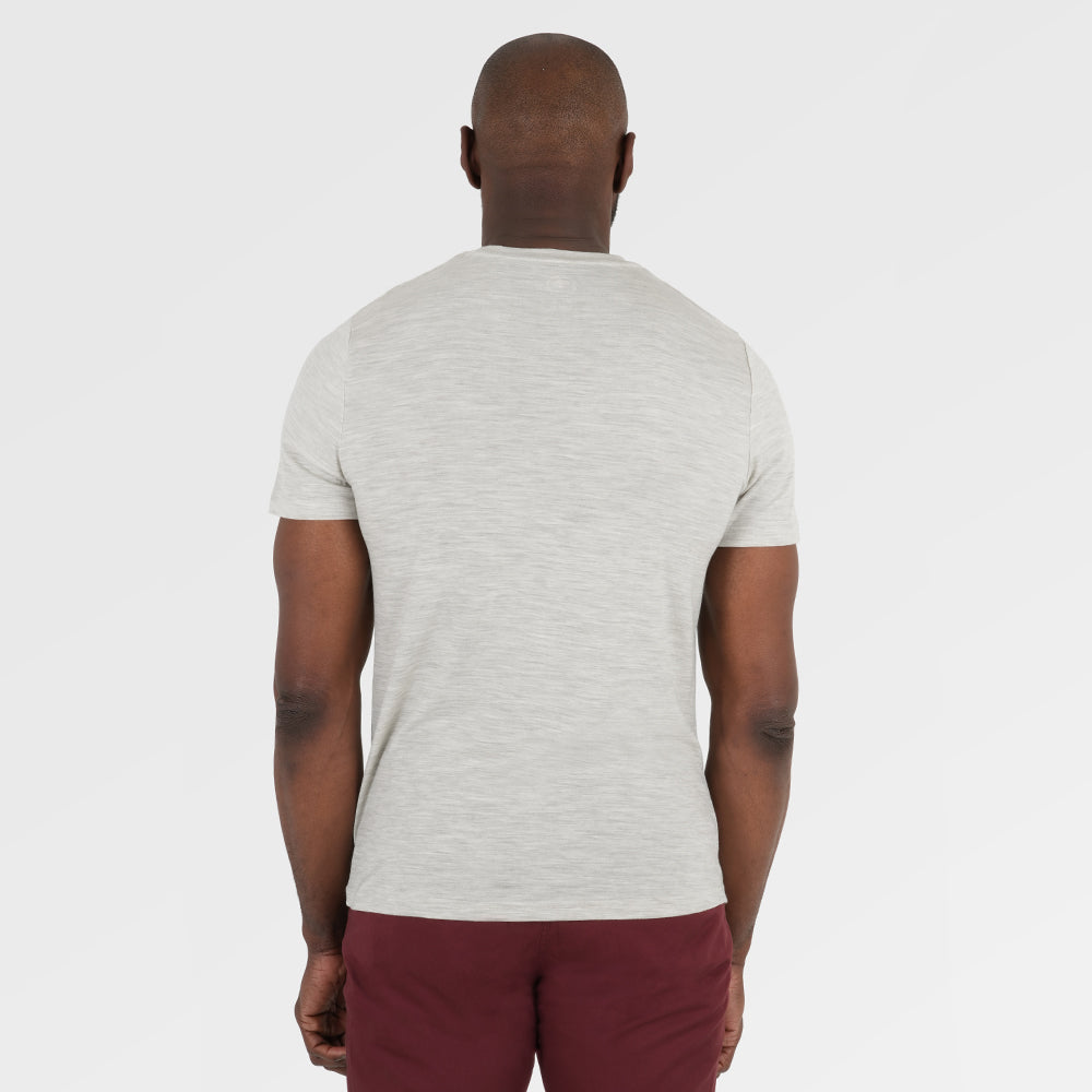 Mens Merino 150 Mountains Tee (Jute/Olive) | Model: Michael