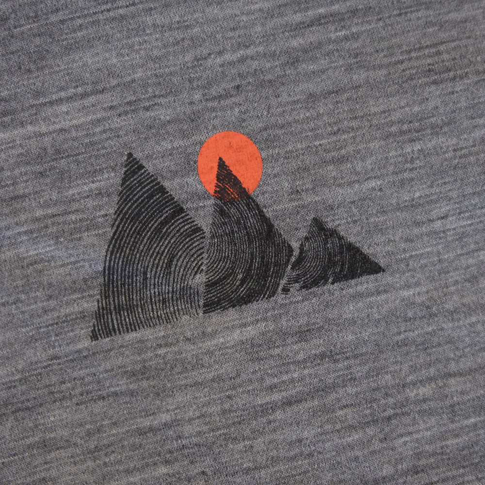 Isobaa Mens Merino 150 Sunset T-Shirt (Charcoal Melange/Black)