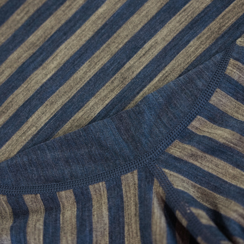 Isobaa | Mens Merino 180 Long Sleeve Crew (Denim/Charcoal) | Get outdoors with the ultimate Merino wool long-sleeve top.