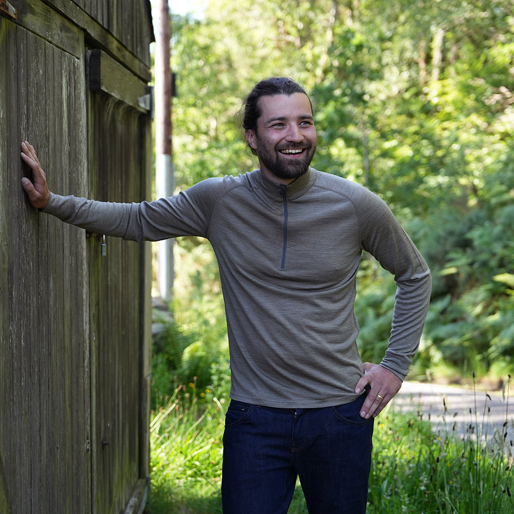 Isobaa Mens Merino 200 Long Sleeve Zip Neck (Truffle Melange/Smoke) | Model: Seb