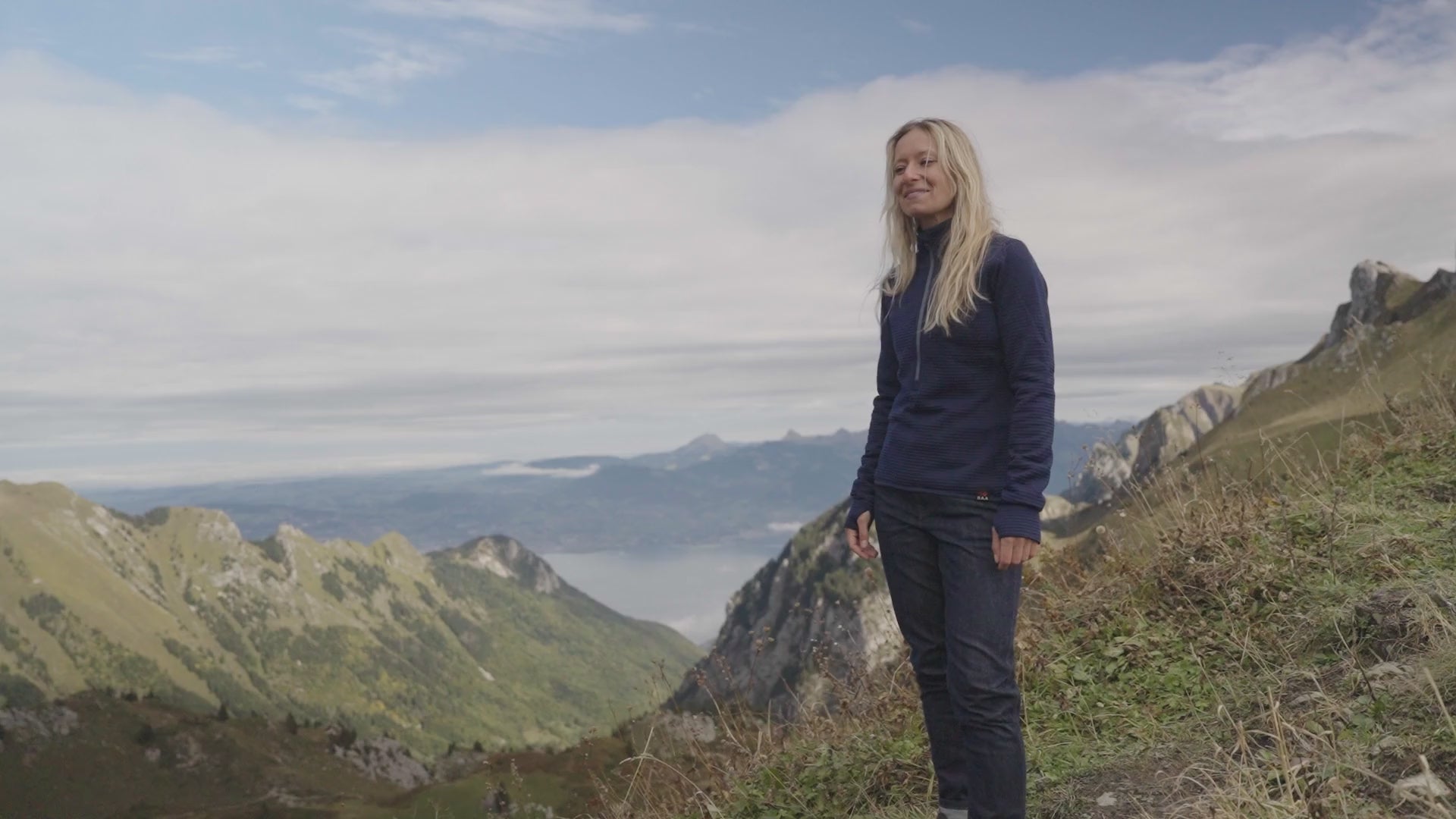 Isobaa | Womens 260 Merino Blend Grid Fleece (Navy) | Stay warm and comfortable during your cold-weather activities with the 260 Merino Blend Grid Fleece Half Zip | align: 75% 25% | Model: Estelle