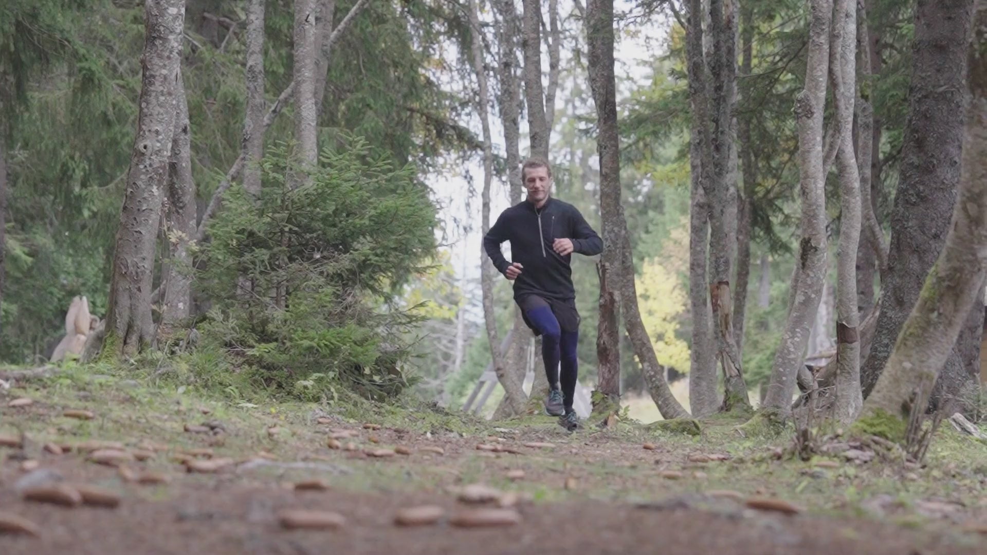 Isobaa | Mens 260 Merino Active Tights (Navy) | Gear up for cold weather with the Men's 260 Merino Active Tights, designed to keep you warm, dry, and comfortable during your most demanding activities | align: 40% 60% | Model: Baudoin