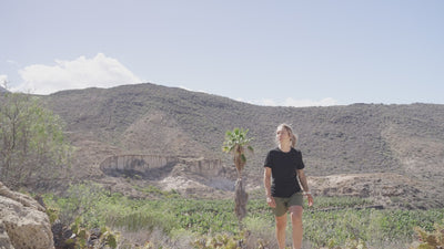 Womens 180 SS Hiking Top (Black) | align: 85% 95% | Model: IsabelC
