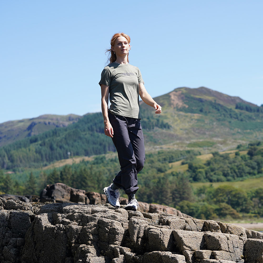 Isobaa Womens Merino 150 Peaks T-Shirt (Olive Melange/Navy) | Model: Emma