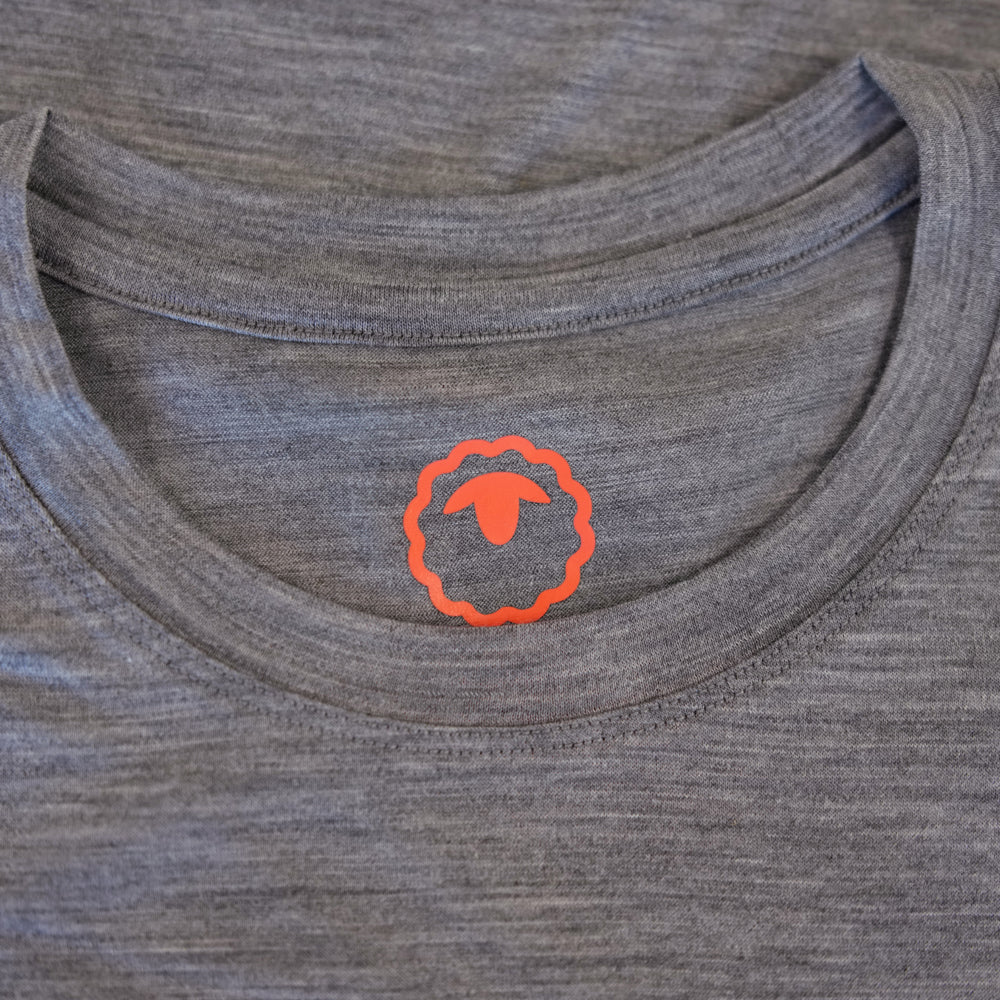 Isobaa Womens Merino 150 Sunset T-Shirt (Charcoal Melange/Black)