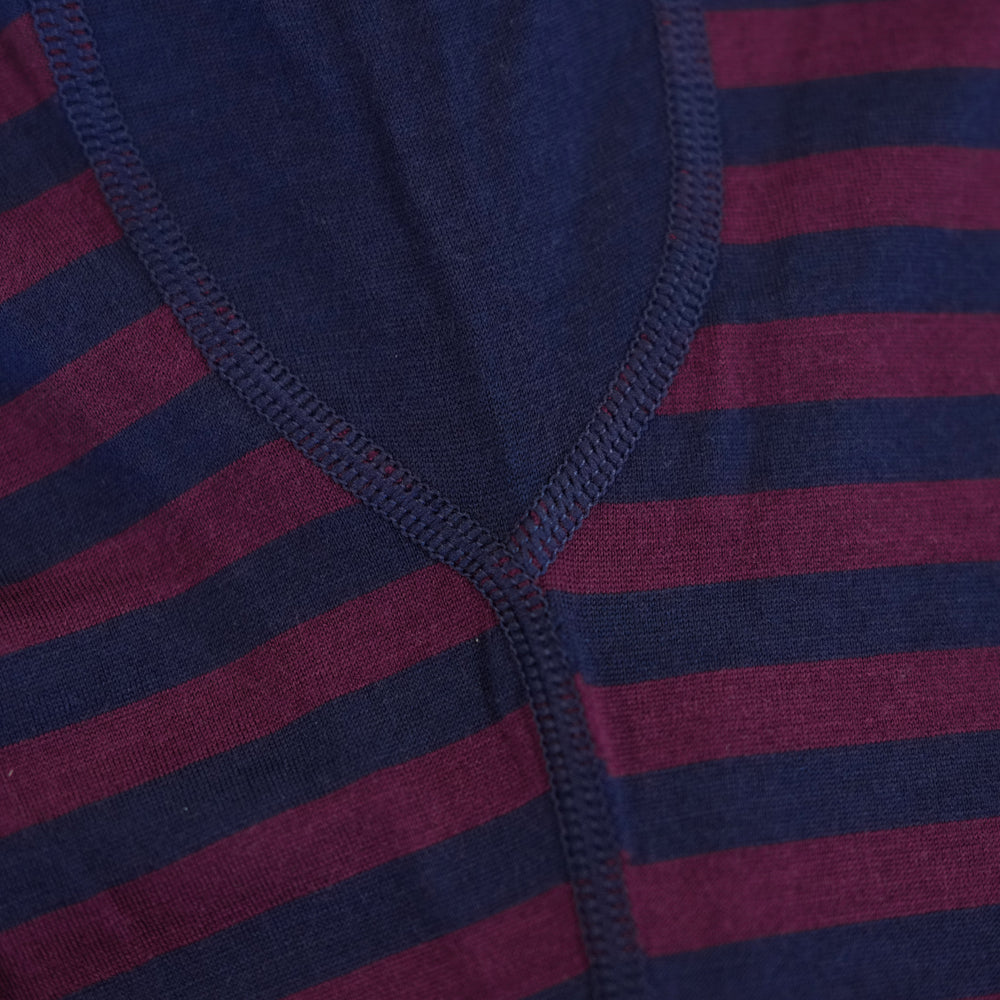 Isobaa | Womens Merino 180 Long Sleeve Crew (Navy/Wine) | Get outdoors with the ultimate Merino wool long-sleeve top.