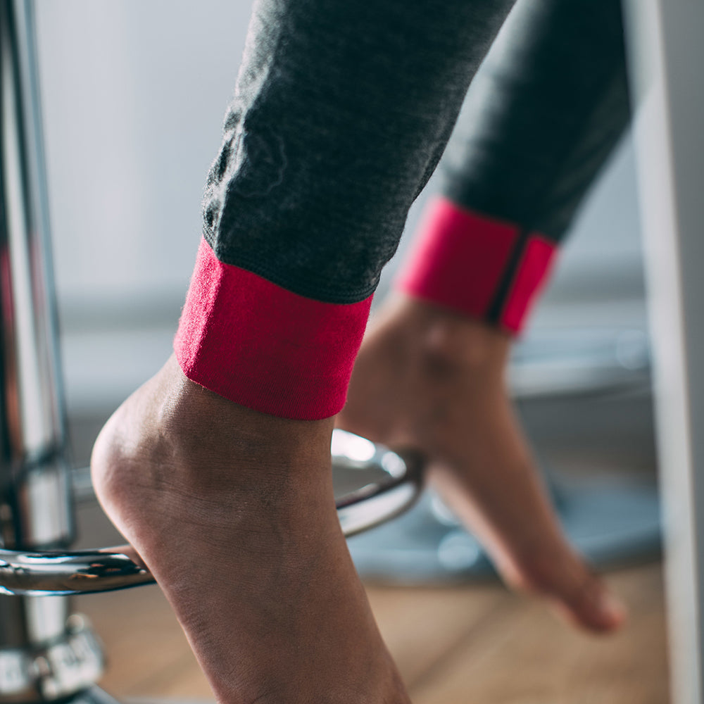 Isobaa | Junior Merino Blend 200 Leggings (Smoke/Fuchsia) | Gift all-day comfort and performance with Isobaa's Merino Wool tights.