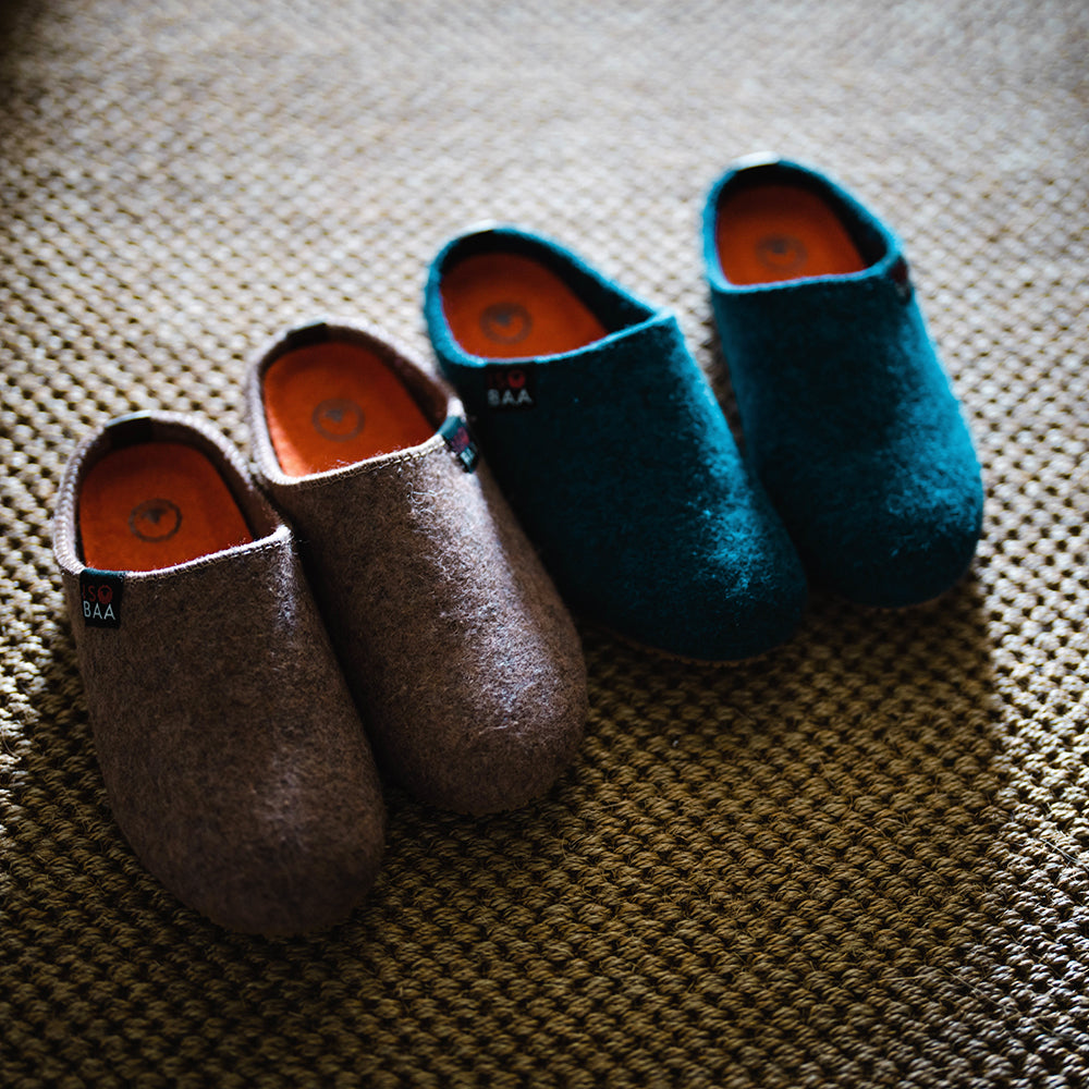 Isobaa | Merino Wool Blend Slippers (Bran/Orange) | Comfort that lasts – Isobaa's Merino blend slippers are your companions for relaxation both indoors and out.