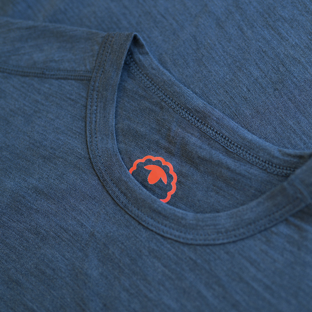 Isobaa | Mens Merino 180 Long Sleeve Crew (Denim) | Get outdoors with the ultimate Merino wool long-sleeve top.