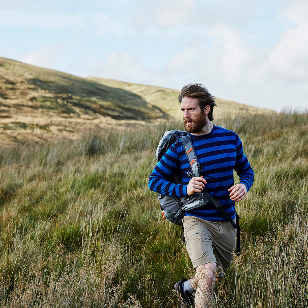 Isobaa | Mens Merino 180 Long Sleeve Crew (Navy/Blue) | Get outdoors with the ultimate Merino wool long-sleeve top.