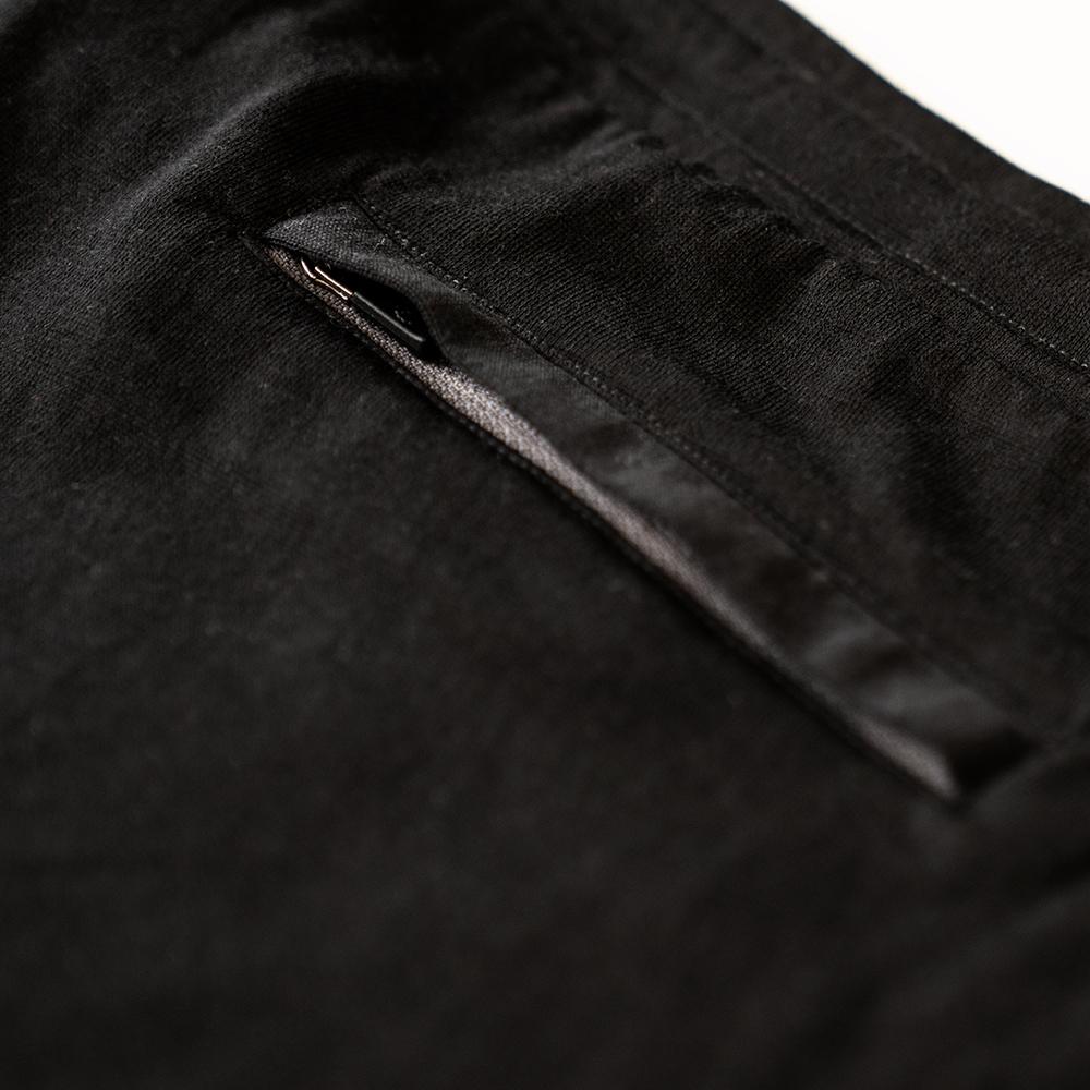 Isobaa | Mens Merino 200 Shorts (Black) | Our premium 200gm Merino wool shorts are ideal for exercise, post-workout relaxation, weekend lounging, errands, or tackling your daily routines – experience unmatched softness, natural temperature regulation, and odour-resistance.