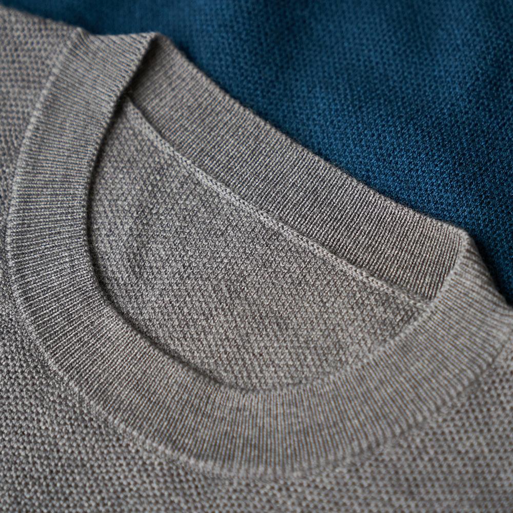 Isobaa | Mens Merino Honeycomb Sweater (Petrol/Charcoal) | The perfect blend of function and elegance in our extrafine 12-gauge Merino wool crew neck sweater.