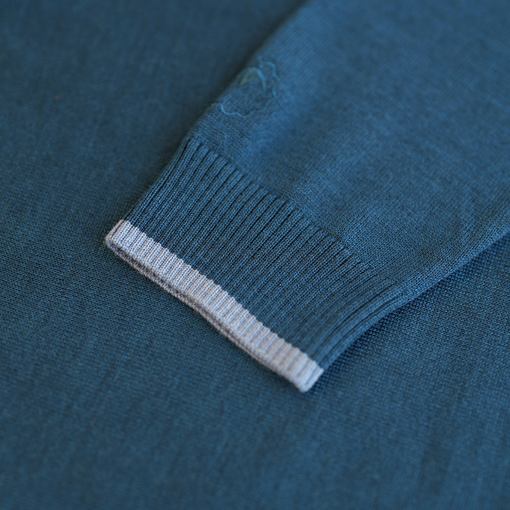 Isobaa | Mens Merino V Neck Sweater (Petrol/Sky) | Stay comfortable on the go with our V-neck sweater crafted from superfine Merino wool.