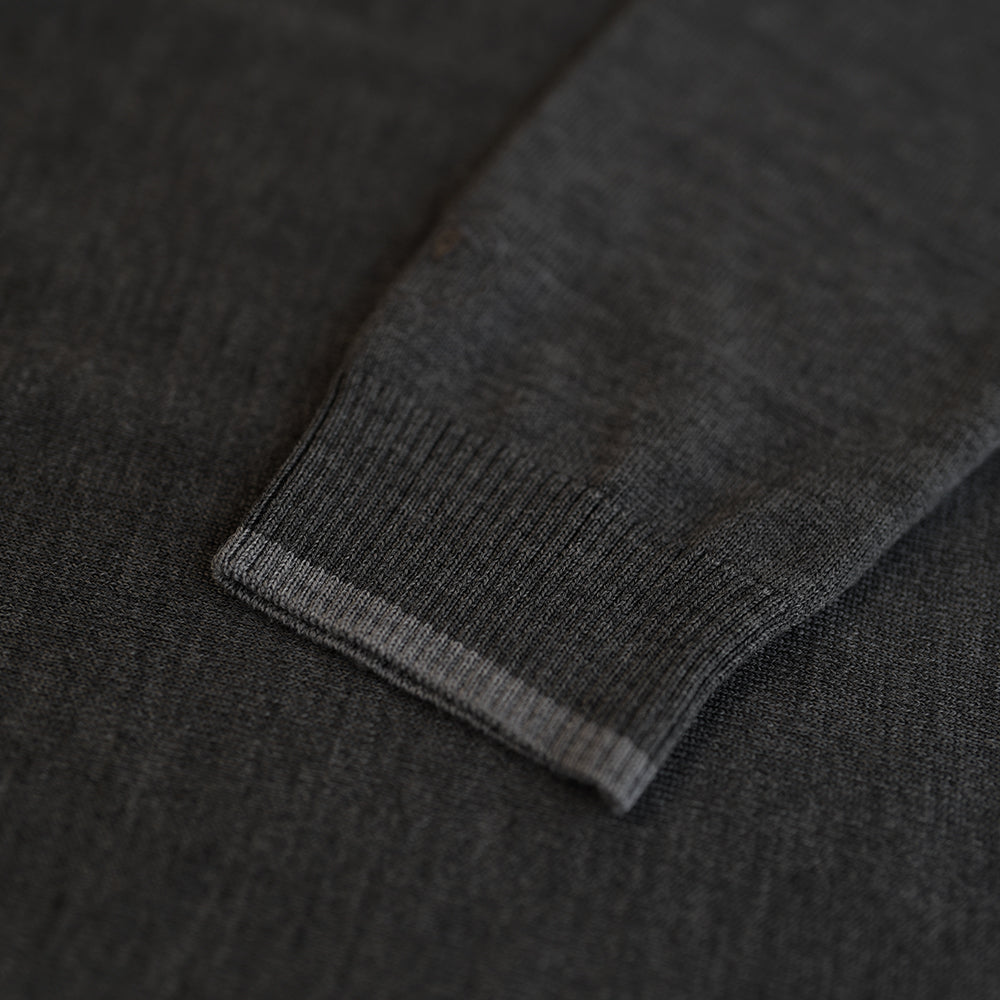 Isobaa | Mens Merino V Neck Sweater (Smoke/Charcoal) | Stay comfortable on the go with our V-neck sweater crafted from superfine Merino wool.