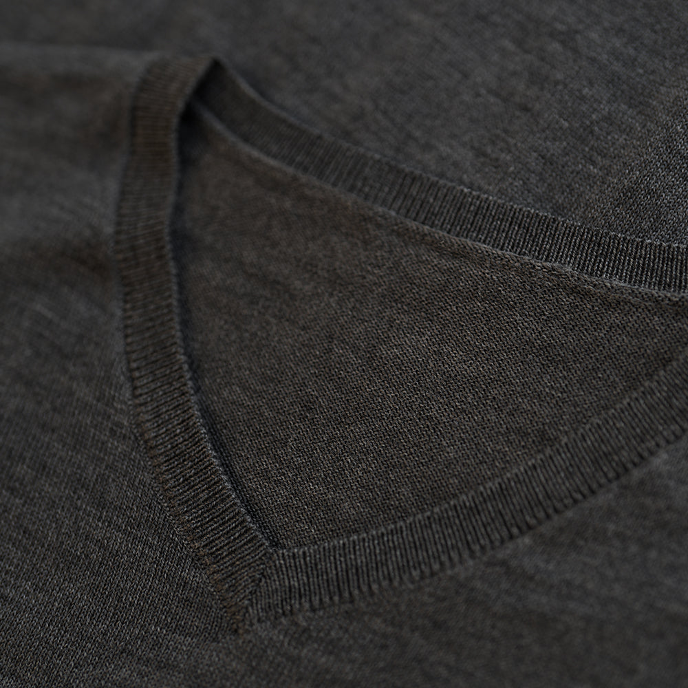 Isobaa | Mens Merino V Neck Sweater (Smoke/Charcoal) | Stay comfortable on the go with our V-neck sweater crafted from superfine Merino wool.