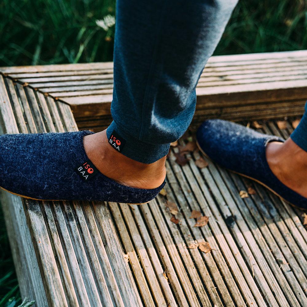 Isobaa | Merino Wool Blend Slippers (Navy/Orange) | Comfort that lasts – Isobaa's Merino blend slippers are your companions for relaxation both indoors and out.