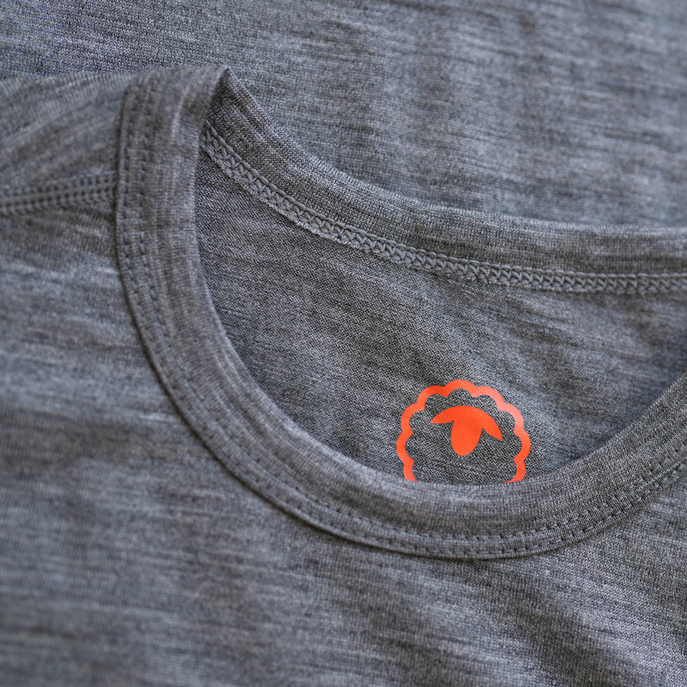 Isobaa | Womens Merino 180 Long Sleeve Crew (Charcoal) | Get outdoors with the ultimate Merino wool long-sleeve top.
