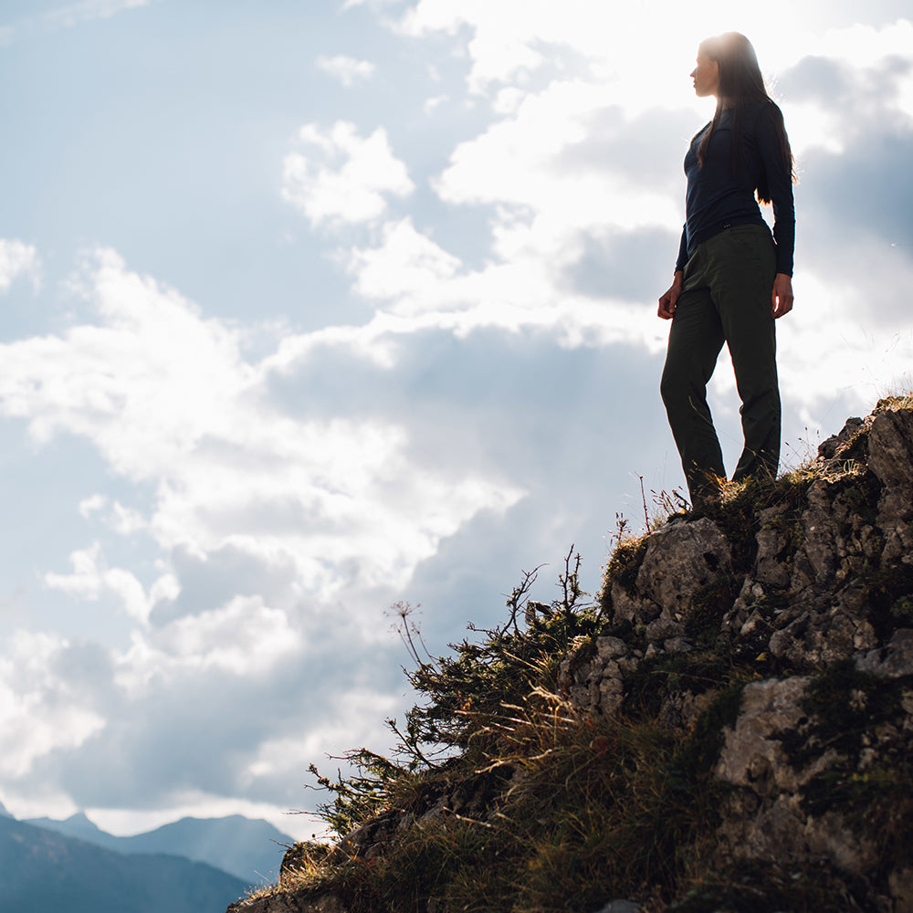 Isobaa | Womens Merino 180 Long Sleeve Crew (Denim) | Get outdoors with the ultimate Merino wool long-sleeve top.