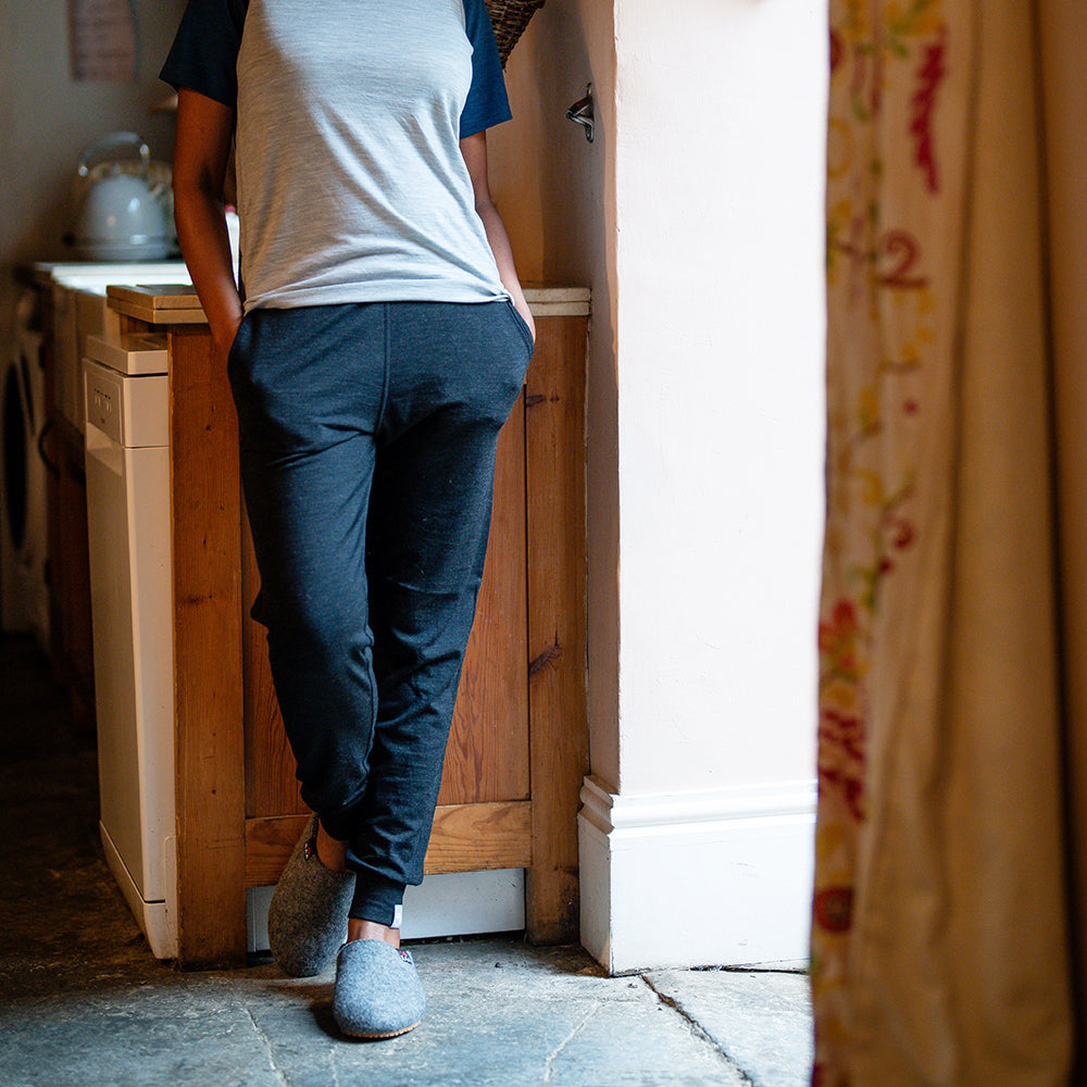 Isobaa | Womens Merino Blend 200 PJ Joggers (Black Melange) | Our superfine Merino blend joggers.