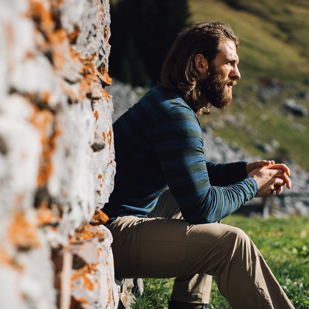 Isobaa | Mens Merino 180 Long Sleeve Crew (Forest/Denim) | Get outdoors with the ultimate Merino wool long-sleeve top.