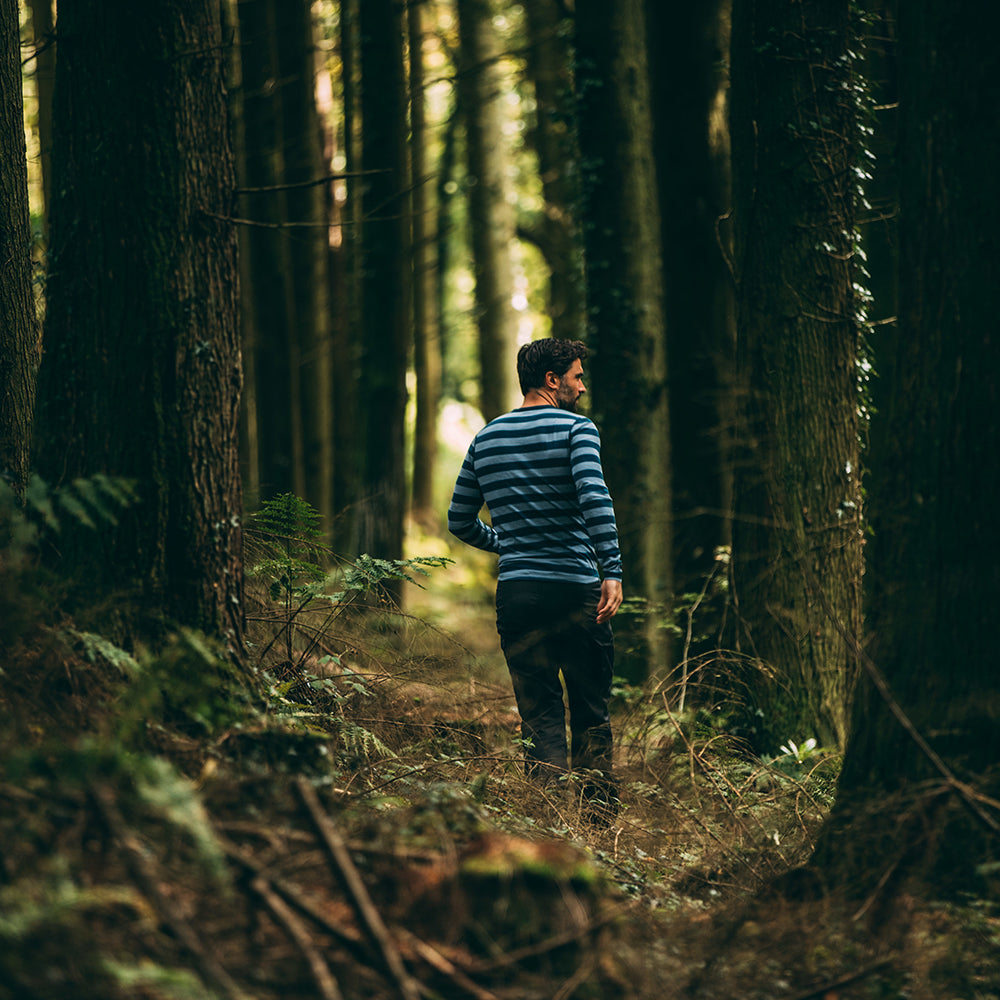 Isobaa | Mens Merino 180 Long Sleeve Crew (Petrol/Sky) | Get outdoors with the ultimate Merino wool long-sleeve top.